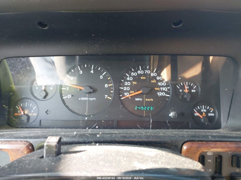 1996 Jeep Grand Cherokee Limited VIN: 1J4EZ78YXTC123462 Lot: 43238143