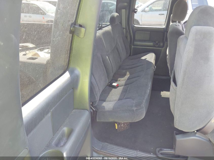 2000 Chevrolet Silverado 1500 VIN: 1GCEC14V3YZ150782 Lot: 43238265