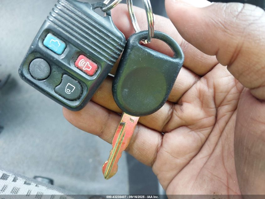 2007 Ford Focus Se/Ses VIN: 1FAFP36N57W166716 Lot: 43238407