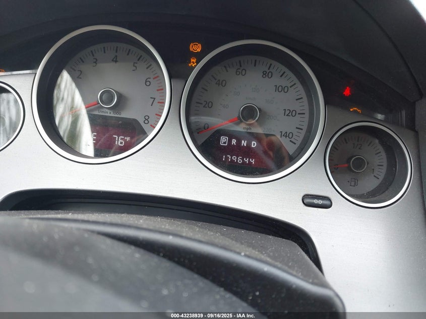 2011 Volkswagen Routan Se VIN: 2V4RW3DG2BR717819 Lot: 43238939