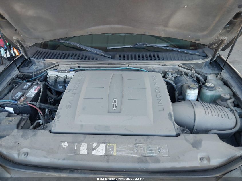 2005 Lincoln Navigator VIN: 5LMFU27545LJ17820 Lot: 43238981