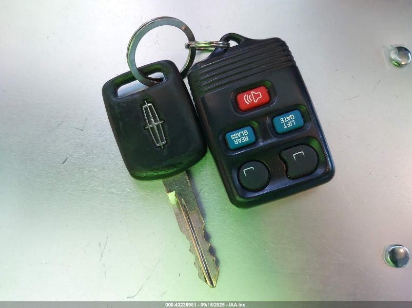 2005 Lincoln Navigator VIN: 5LMFU27545LJ17820 Lot: 43238981