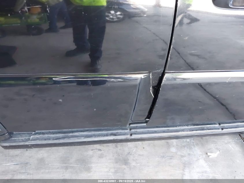 2005 Lincoln Navigator VIN: 5LMFU27545LJ17820 Lot: 43238981