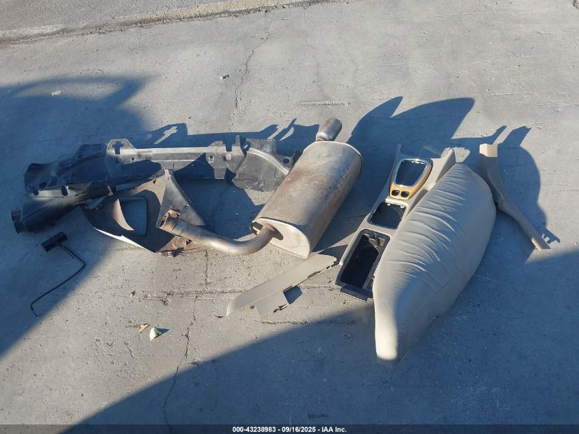 2001 Jaguar S-Type 4.0L V8 VIN: SAJDA01P81GM02644 Lot: 43238983