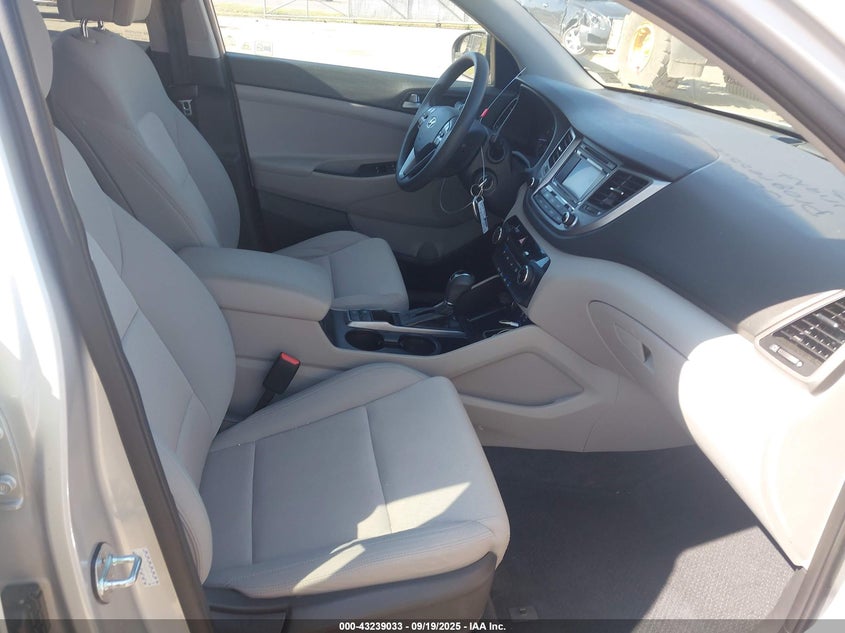 2017 HYUNDAI TUCSON SE - KM8J33A40HU412658