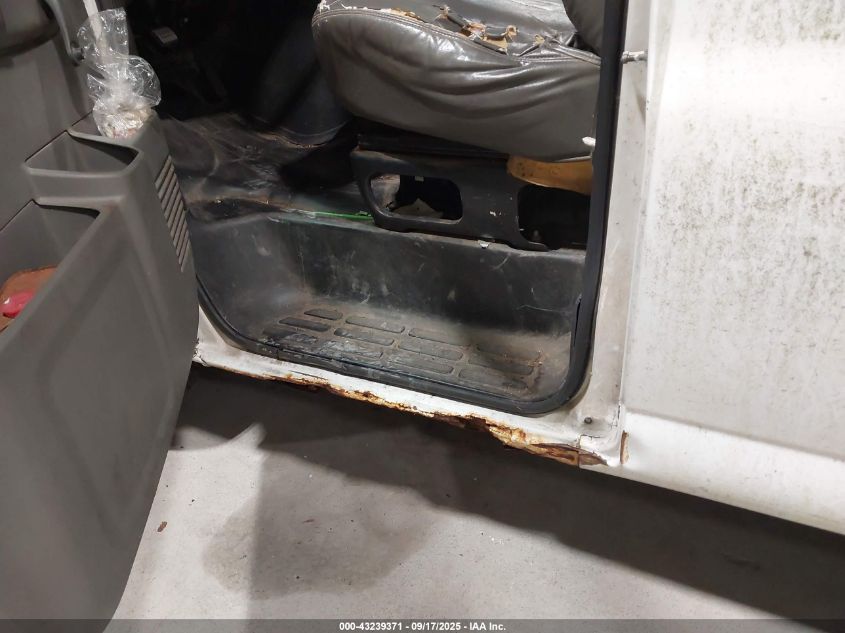 2006 Chevrolet Express Work Van VIN: 1GCFG15X161111015 Lot: 43239371