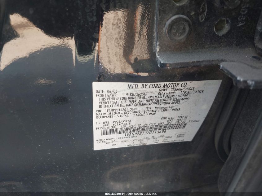 2007 Ford Five Hundred Limited VIN: 1FAHP28137G113696 Lot: 43239411