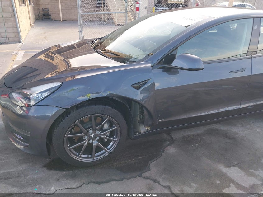 5YJ3E1EB7JF104261 2018 Tesla Model 3 Long Range performance Other