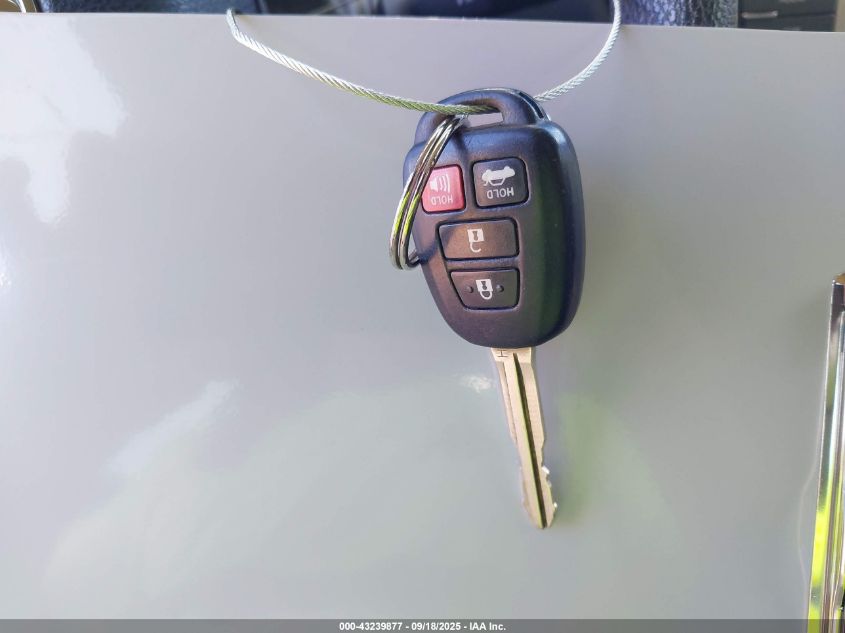 2015 Toyota Corolla Le/Le Plus/Le Premium VIN: 5YFBURHE3FP199061 Lot: 43239877