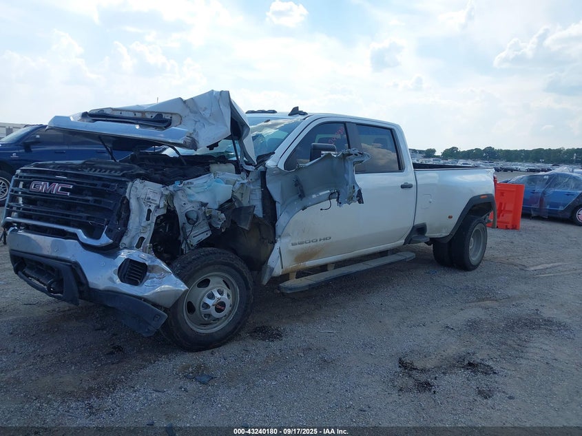 1GT49SEY3NF261595 2022 GMC SIERRA photo no. 2