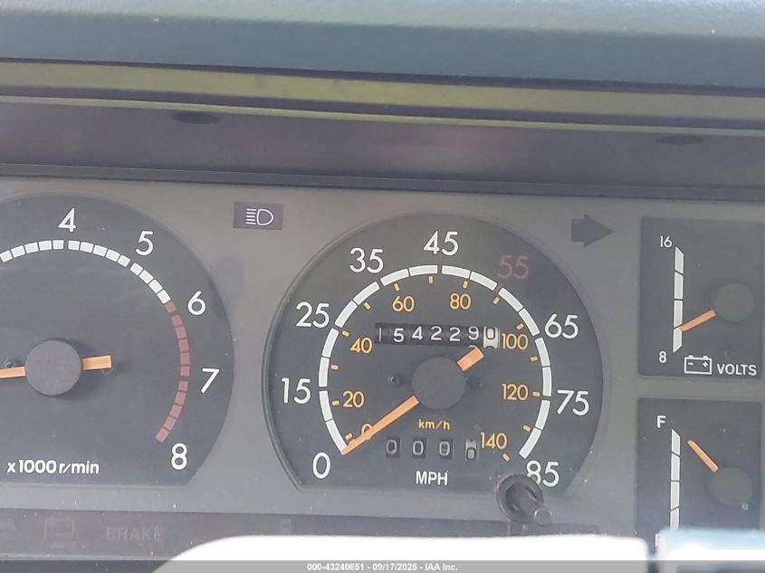 1982 Toyota Cressida Luxury VIN: JT2MX62E3C0058724 Lot: 43240651