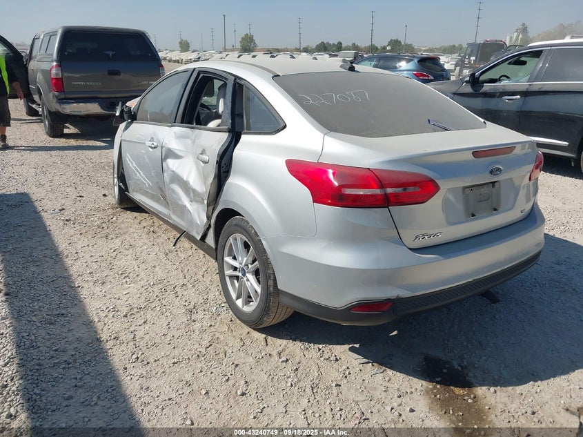 2015 FORD FOCUS SE - 1FADP3F23FL227087