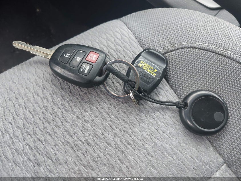 2014 Toyota Corolla Le VIN: 2T1BURHE2EC157575 Lot: 43240794