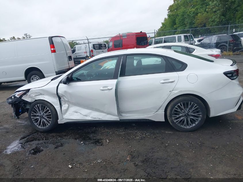 2022 Kia Forte Gt-Line VIN: 3KPF54AD8NE502161 Lot: 43240824