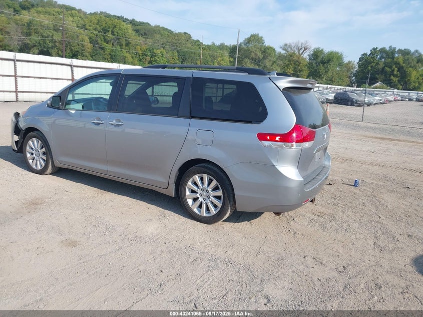 5TDDK3DCXDS069170 2013 TOYOTA SIENNA photo no. 3