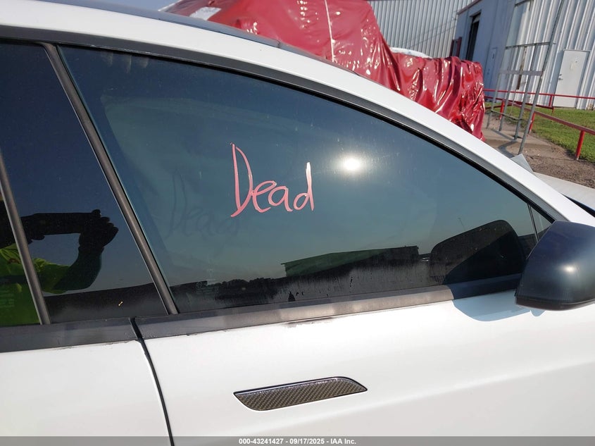 2015 Tesla Model S 70D/85D/P85D VIN: 5YJSA1S22FF082785 Lot: 43241427