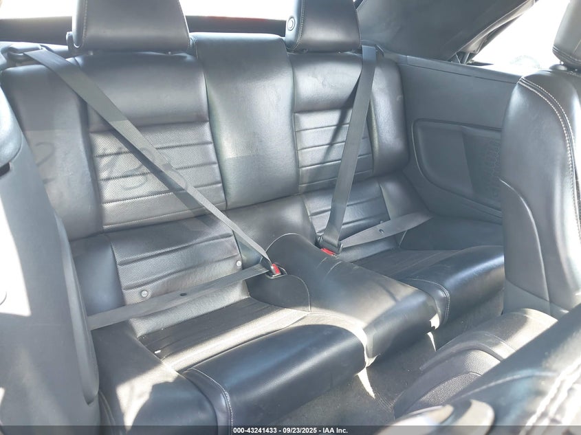 2014 Ford Mustang V6 Premium VIN: 1ZVBP8EMXE5213494 Lot: 43241433