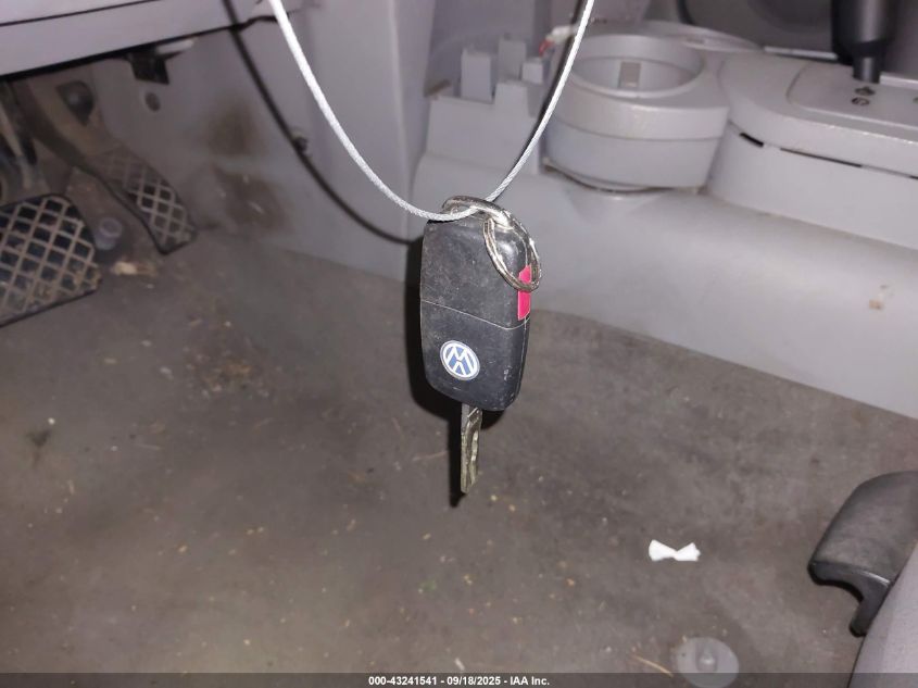 2005 Volkswagen New Beetle Gls VIN: 3VWCM31Y15M317505 Lot: 43241541