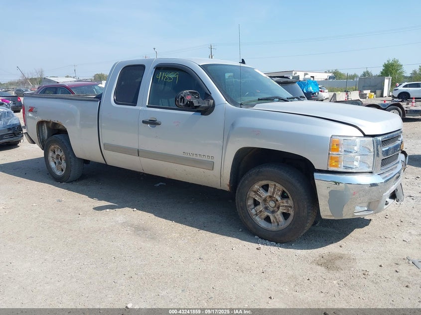 2013 CHEVROLET SILVERADO 1500 LT - 1GCRKSE73DZ143755