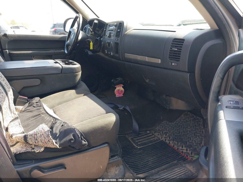 2013 CHEVROLET SILVERADO 1500 LT - 1GCRKSE73DZ143755