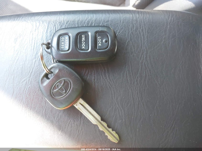 2007 Toyota Matrix Xr VIN: 2T1KR30E37C670668 Lot: 43241914