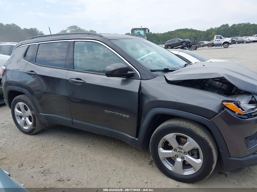 2018 Jeep Compass Latitude Fwd VIN: 3C4NJCBB6JT194296 Lot: 43242329