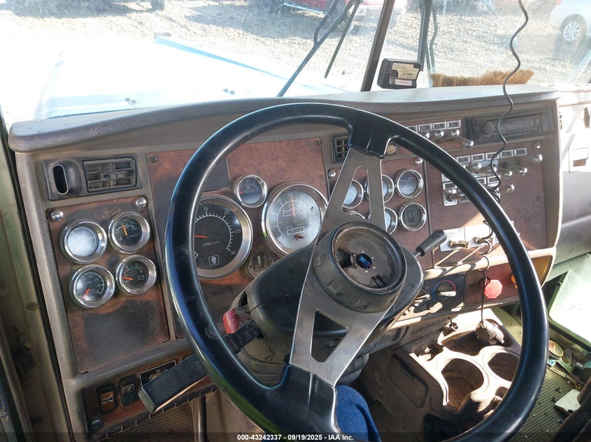 1NKWLB9X43R385655 2003   photo no. 19