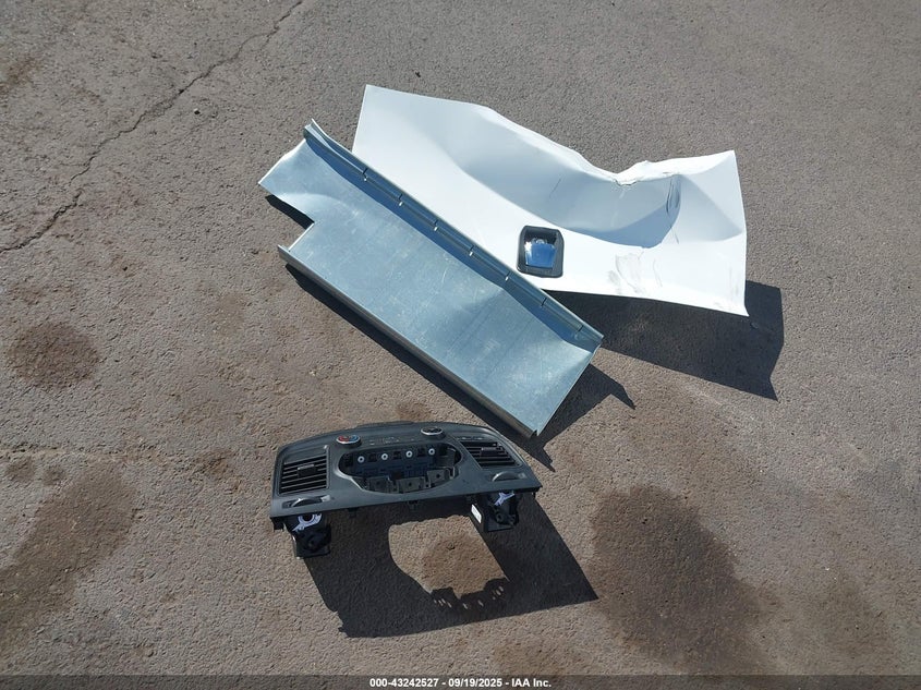 2023 Ford Transit-350 Cutaway VIN: 1FDBW5PG6PKB02386 Lot: 43242527