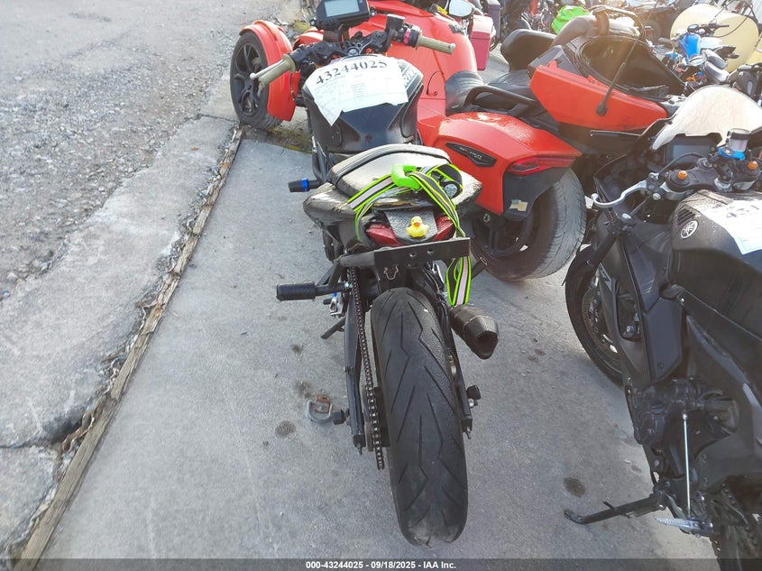 2020 Yamaha Yzfr3 A VIN: MH3RH18Y1LK003595 Lot: 43244025