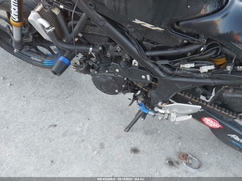 2020 Yamaha Yzfr3 A VIN: MH3RH18Y1LK003595 Lot: 43244025