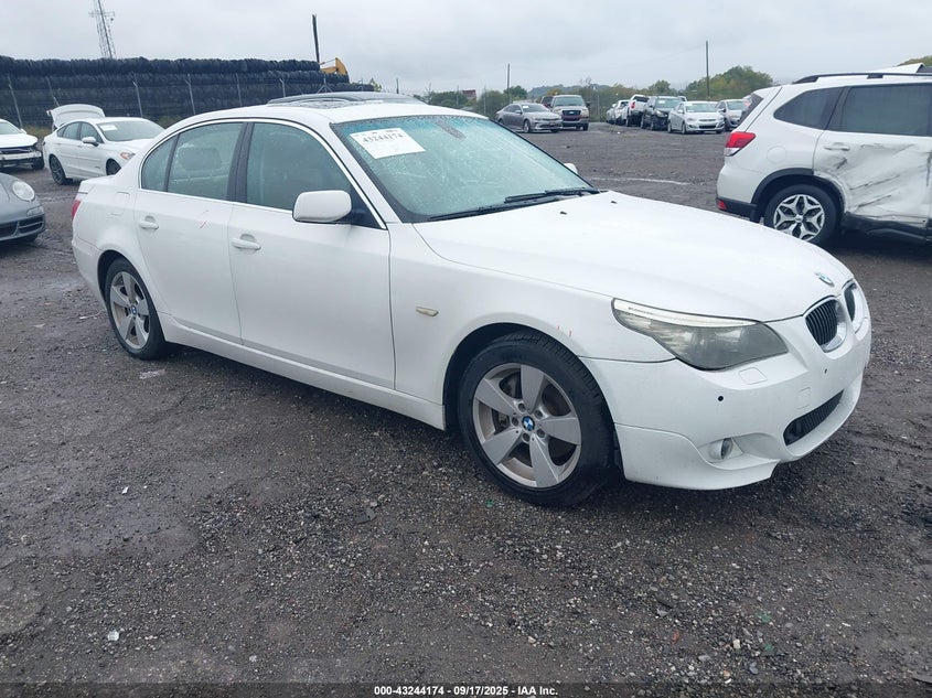 2008 BMW 528Xi white sedan gasoline WBANV13518CZ53943 photo #1