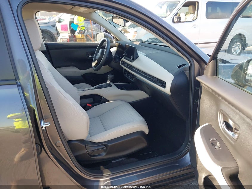 VIN 3CZRZ2H36RM777584 2024 HONDA HR-V AWD LX