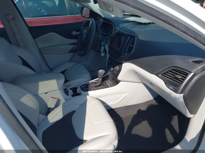 VIN 1C4PJLLB3LD581288 2020 JEEP CHEROKEE LATITUDE PLUS FWD