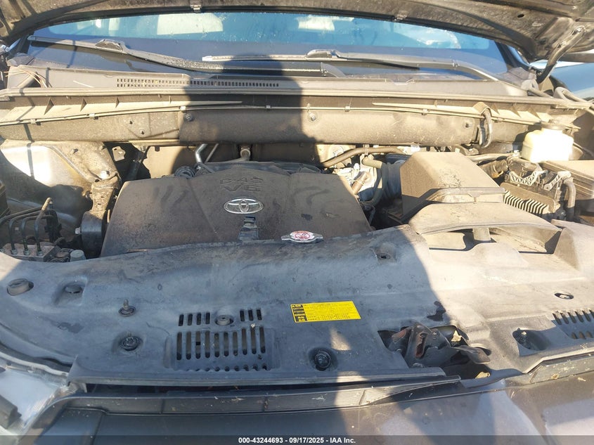 2018 TOYOTA HIGHLANDER LE PLUS - 5TDZZRFH9JS240550