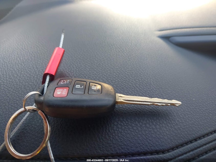 2018 TOYOTA HIGHLANDER LE PLUS - 5TDZZRFH9JS240550