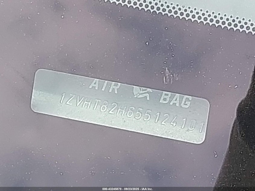 2005 Ford Mustang Gt Deluxe/Gt Premium VIN: 1ZVHT82H655124101 Lot: 43245878