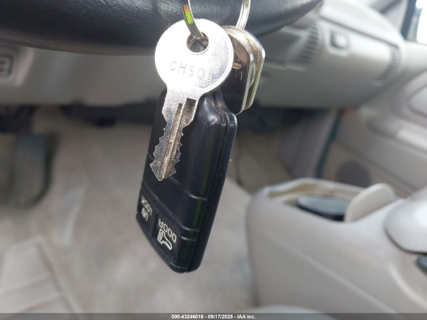 1996 Chevrolet Gmt-400 K1500 VIN: 2GCEK19R5T1152890 Lot: 43246016