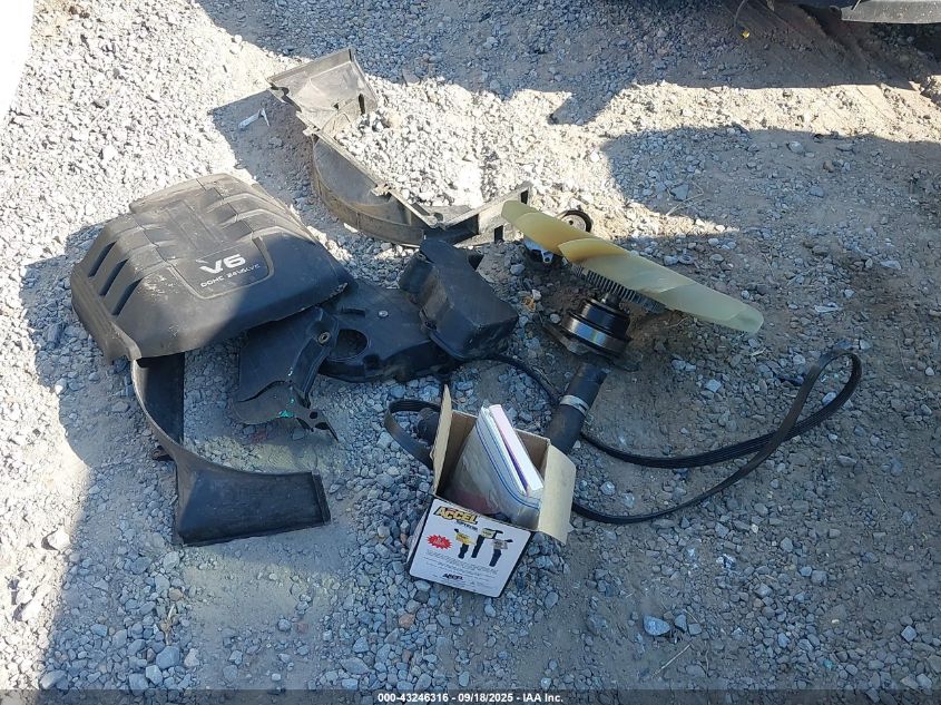 2002 Isuzu Rodeo Sport S 3.2L V6 Hard Top/S 3.2L V6 Soft Top VIN: 4S2CK57W524338105 Lot: 43246316