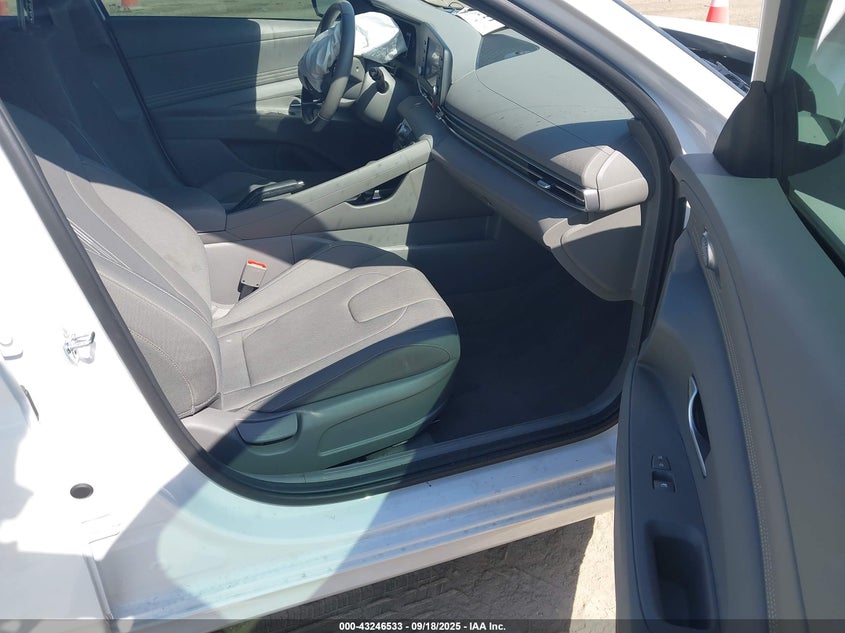 KMHLM4DGXSU994311 2025 HYUNDAI ELANTRA photo no. 5