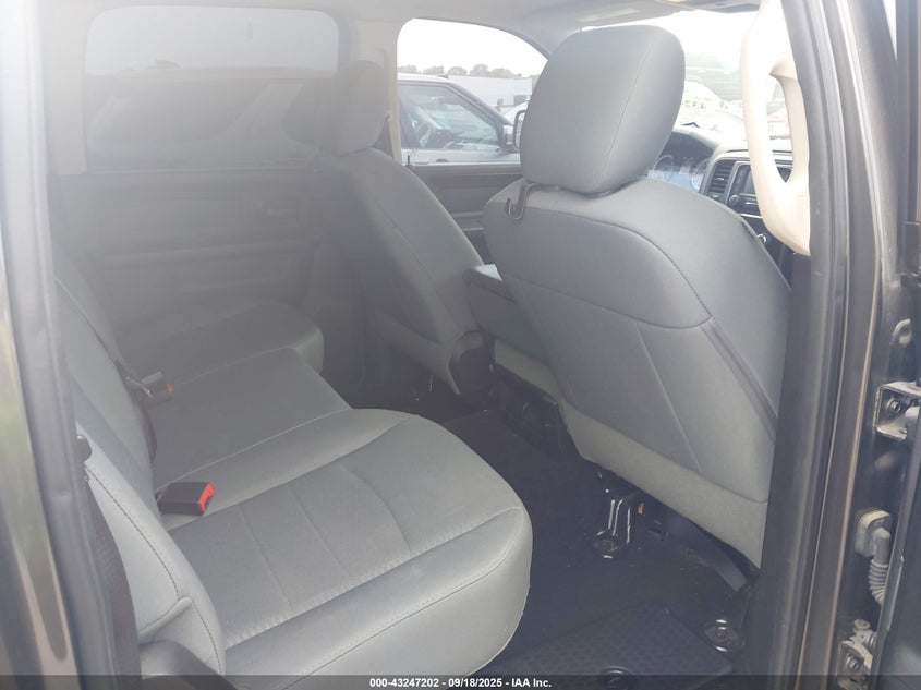 2017 Ram 1500 Express 4X2 5'7 Box VIN: 3C6RR6KTXHG532782 Lot: 43247202