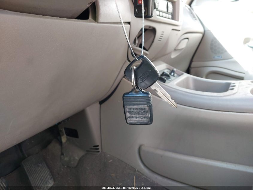 2001 Ford Expedition Eddie Bauer VIN: 1FMPU18LX1LB24134 Lot: 43247258