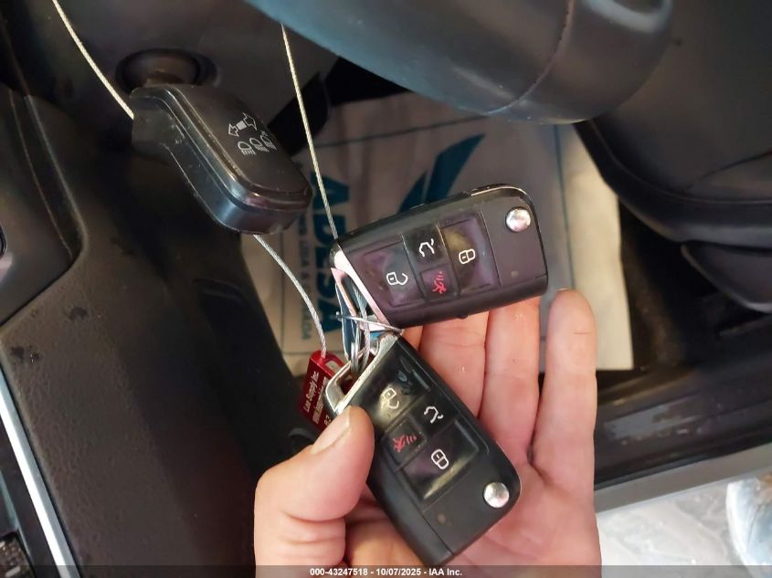 2020 Volkswagen Tiguan 2.0T Se/2.0T Se R-Line Black/2.0T Sel VIN: 3VV2B7AX0LM081057 Lot: 43247518