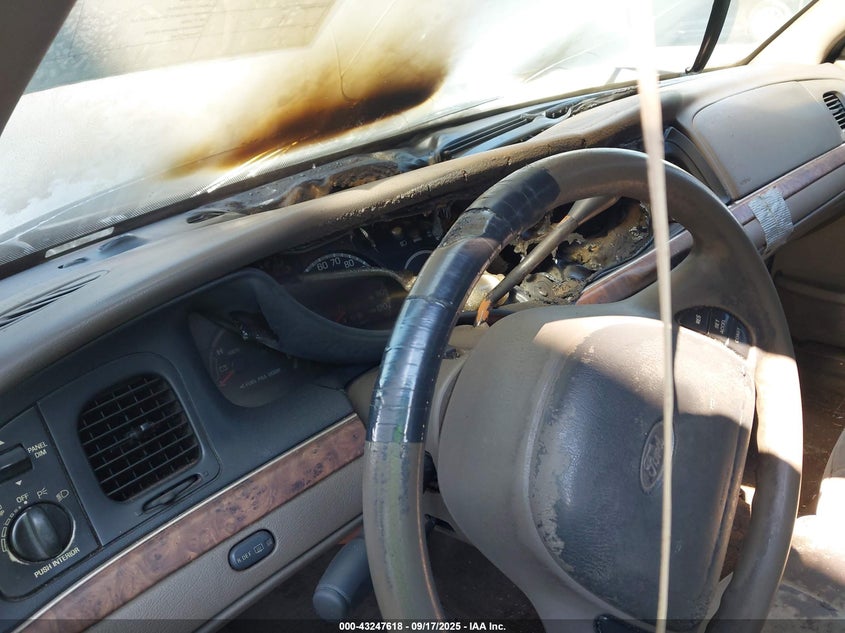 2000 Ford Crown Victoria VIN: 2FAFP73W3YX213686 Lot: 43247618