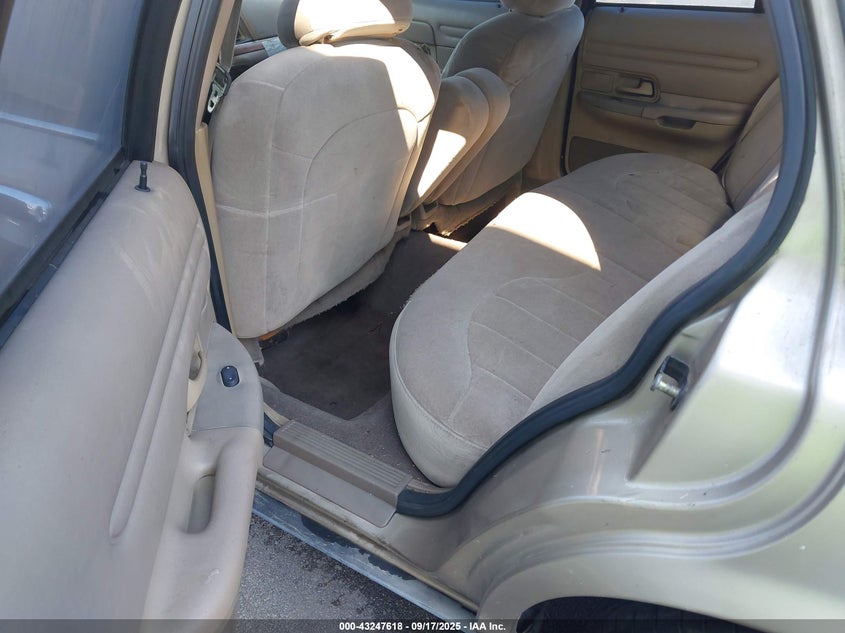 2000 Ford Crown Victoria VIN: 2FAFP73W3YX213686 Lot: 43247618