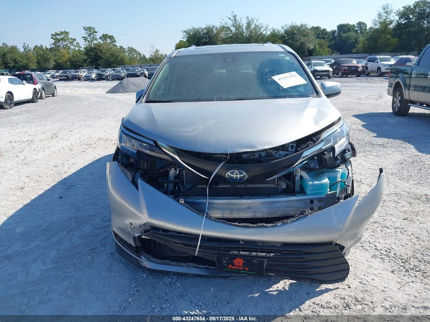 2022 TOYOTA SIENNA XLE - 5TDJRKEC9NS127830