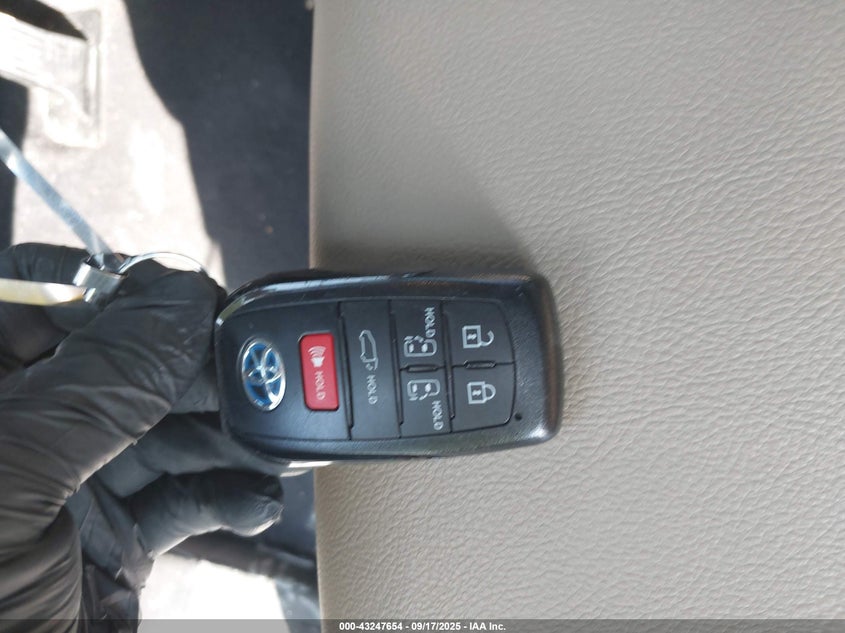 2022 TOYOTA SIENNA XLE - 5TDJRKEC9NS127830