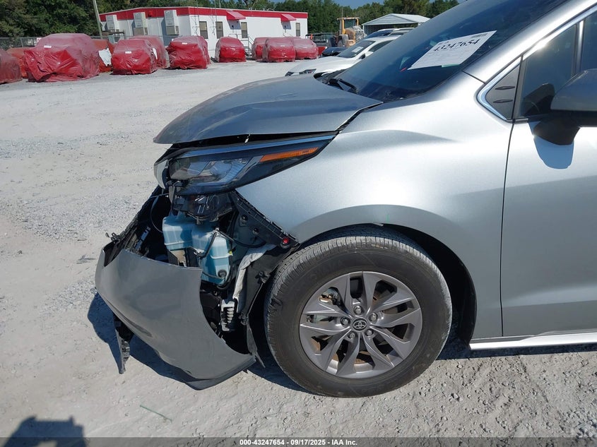 2022 TOYOTA SIENNA XLE - 5TDJRKEC9NS127830