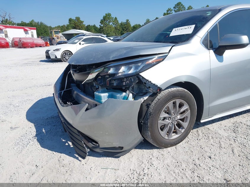 2022 TOYOTA SIENNA XLE - 5TDJRKEC9NS127830