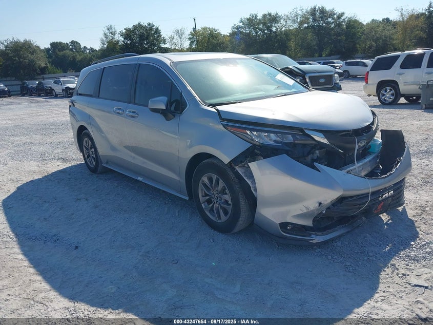 2022 TOYOTA SIENNA XLE - 5TDJRKEC9NS127830