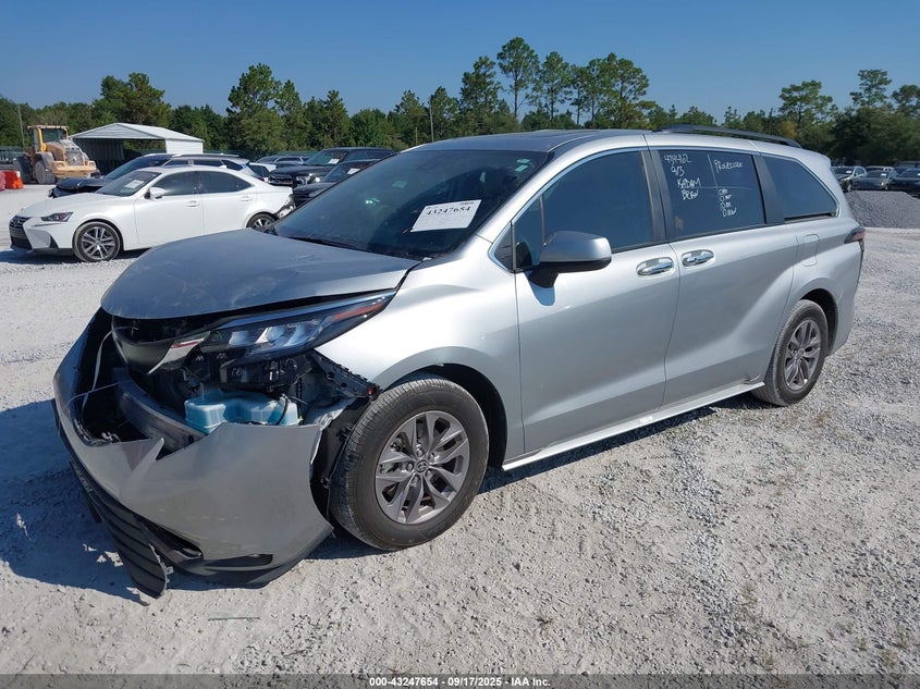 2022 TOYOTA SIENNA XLE - 5TDJRKEC9NS127830